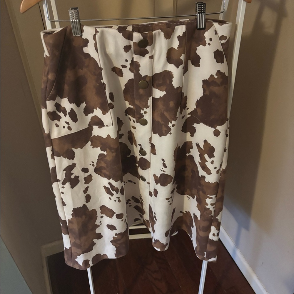 Cato knee to mid-calf skirt. Very cute and comfortable. Worn once.